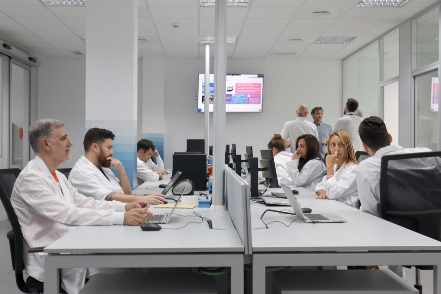 AkzoNobel impulsa la innovación en España con la inauguración del nuevo Colour Development Lab para un mejor servicio a sus clientes